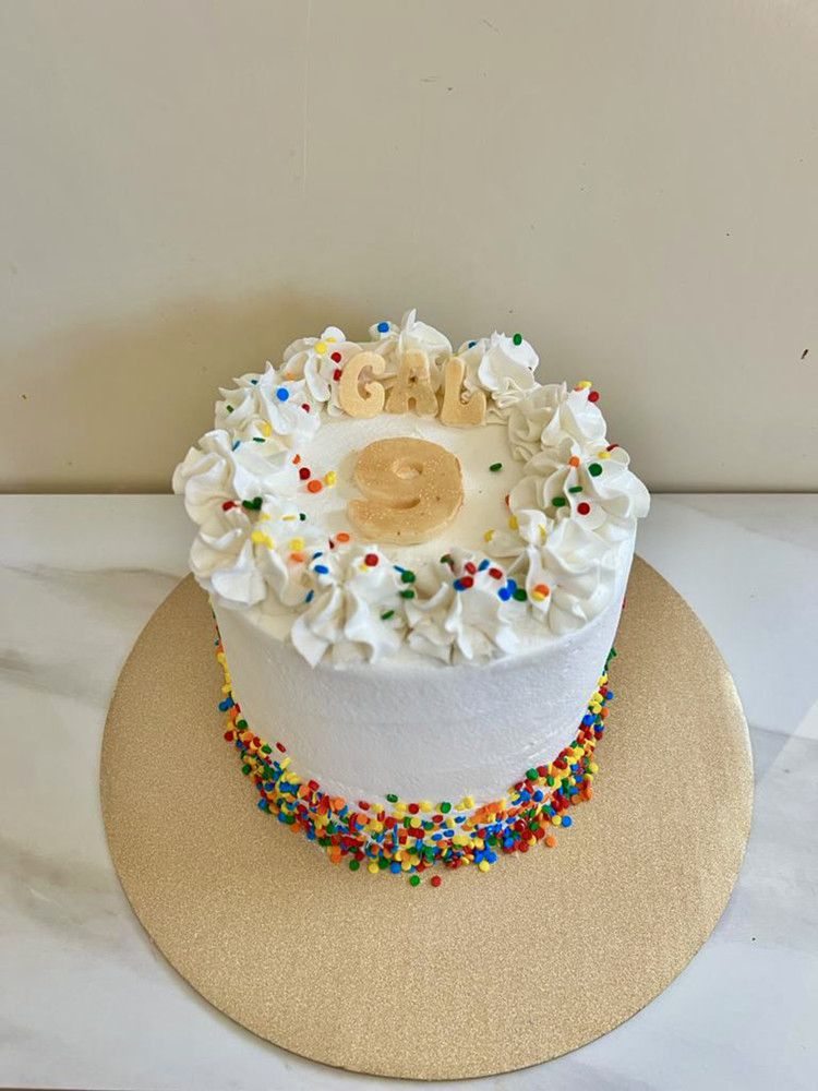 Custom cake 27