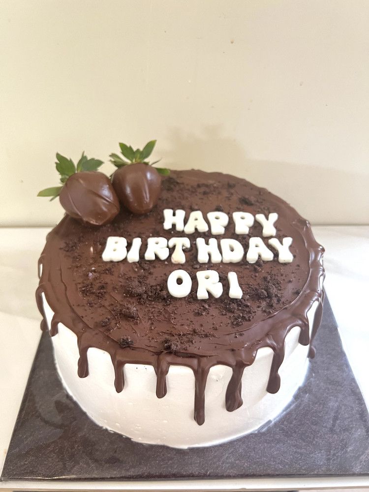 Custom cake 37