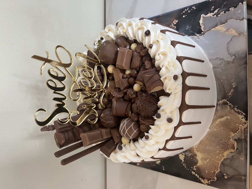 Custom cake 39