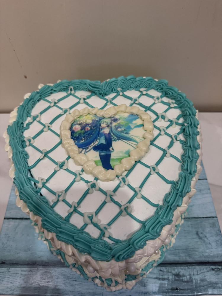 Custom cake 9